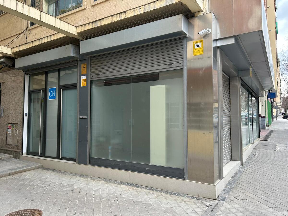 MITRA Sarria Living Suite 4 - 16